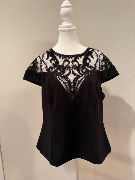 Adrianna Papell Tops - Adrianna Papell Black Embroidered Lace Yoke Short Sleeve Top